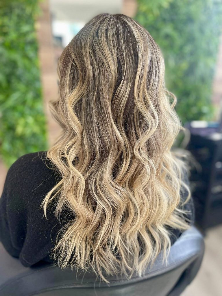 Madeixas loiro natural com ondas - cabeleireiro Nazaré - Pablo de Oliveira Hair Stylist
